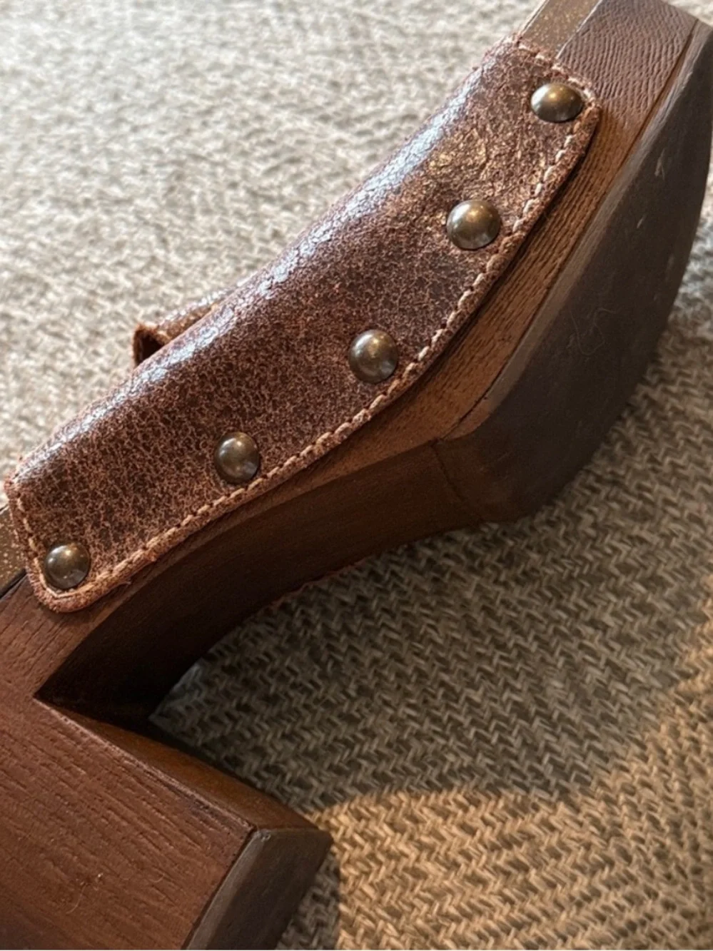 🗽🩶Sbicca Studded Wooden Platform Heeled Sandals
